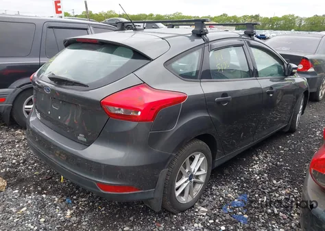 2015 Ford Focus Se z USA, uszkodzony, nr VIN 1FADP3KE8FL267102